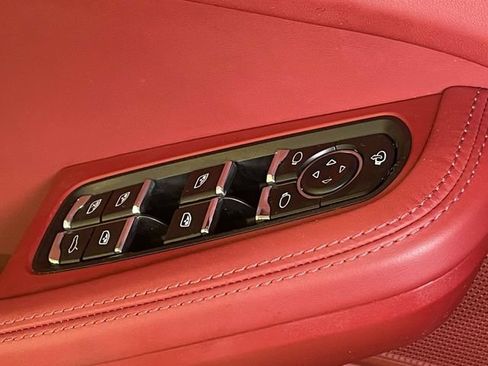 Certified 2024 Porsche Macan S AWD/4WD image 38