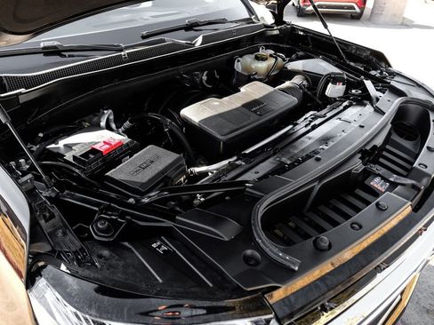 Used 2022 Chevrolet Suburban LT w/ Luxury Package image 55