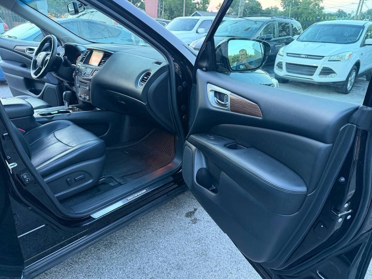 Used 2017 Nissan Pathfinder SL FWD image 23