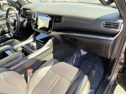 Used 2023 Jeep Wagoneer 4WD image 28