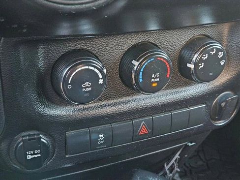 Used 2017 Jeep Wrangler Unlimited Sport w/ Connectivity Group AWD/4WD image 17