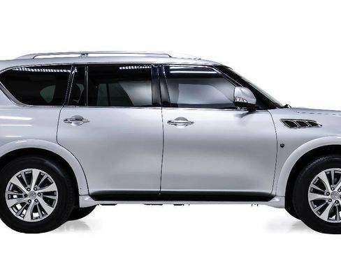 Used 2017 INFINITI QX80 4WD w/ Driver Assistance Package image 5