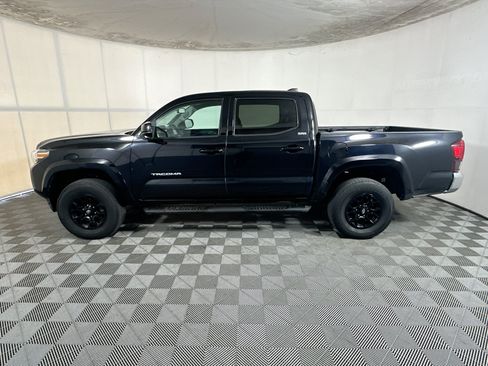 Used 2022 Toyota Tacoma SR5 RWD image 6