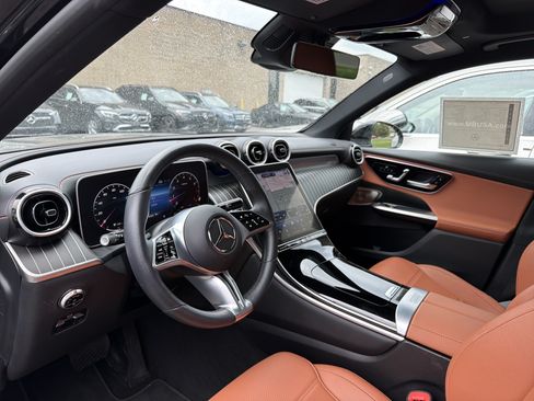 Used 2024 Mercedes-Benz GLC 300 4MATIC image 9