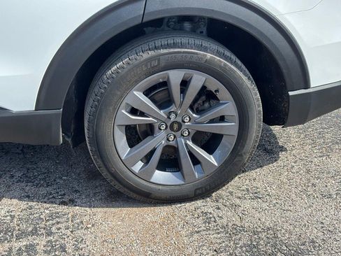 Used 2023 Ford Explorer XLT w/ Equipment Group 202A AWD/4WD image 11