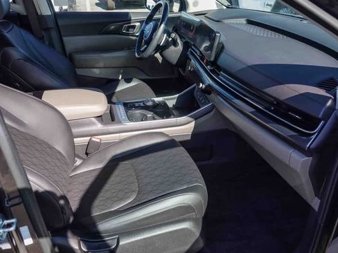 Certified 2025 Kia Carnival LXS image 16