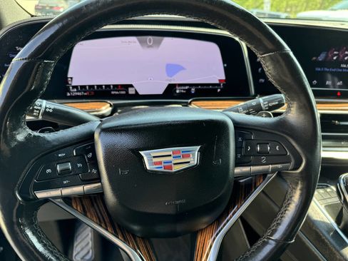 Used 2022 Cadillac Escalade Luxury image 13