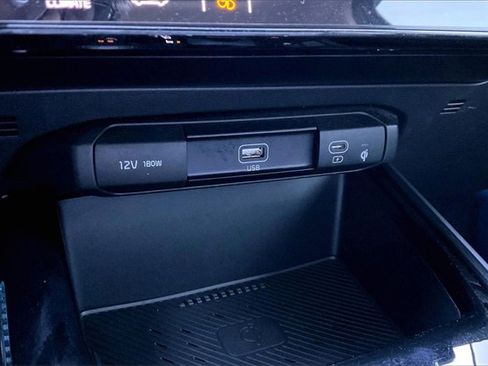 Used 2023 Kia Niro EX Touring image 24