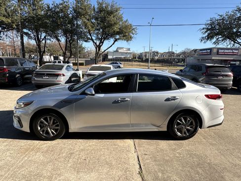 Used 2019 Kia Optima LX image 3