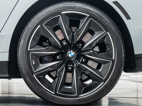Used 2023 BMW 760i xDrive AWD/4WD image 11
