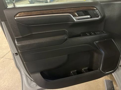 Used 2024 GMC Sierra 1500 SLE w/ Preferred Package image 8