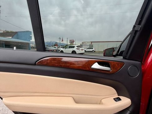 Used 2019 Mercedes-Benz GLS 450 4MATIC image 31