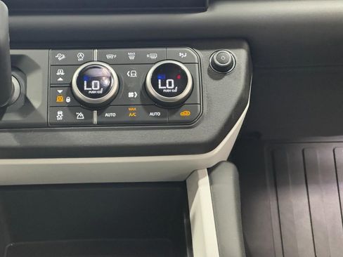 Used 2025 Land Rover Defender 110 S image 15