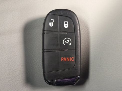 Used 2019 Jeep Compass Latitude w/ Popular Equipment Group FWD image 32