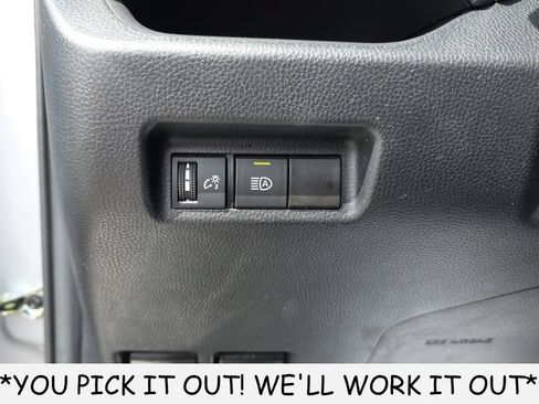 Used 2022 Toyota RAV4 LE FWD image 13