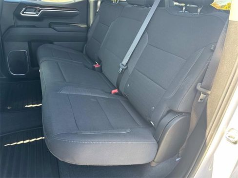 Used 2025 GMC Sierra 1500 SLE image 16