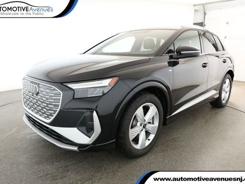 Used 2025 Audi Q4 e-tron Premium image 1