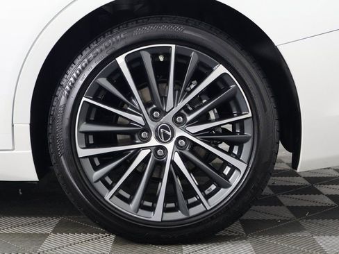 Certified 2025 Lexus ES 300h w/ Premium Package image 16