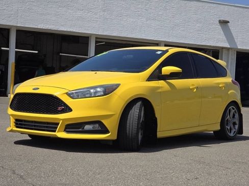 Used 2017 Ford Focus ST FWD image 11