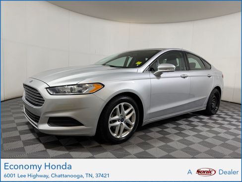 Used 2016 Ford Fusion SE FWD image 1