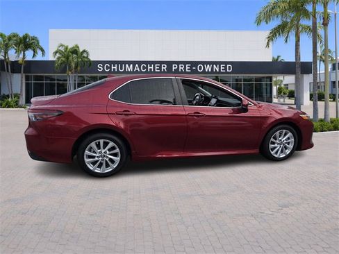 Used 2021 Toyota Camry LE image 8