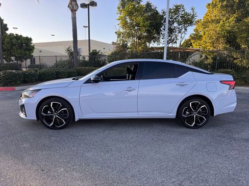 Certified 2023 Nissan Altima 2.5 SR image 5