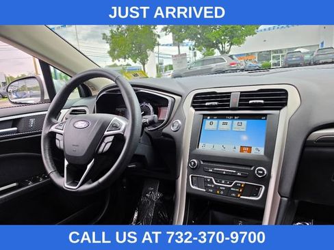 Used 2017 Ford Fusion SE w/ Equipment Group 201A FWD image 13