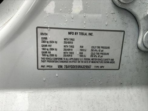 Used 2024 Tesla Model Y Long Range AWD/4WD image 19