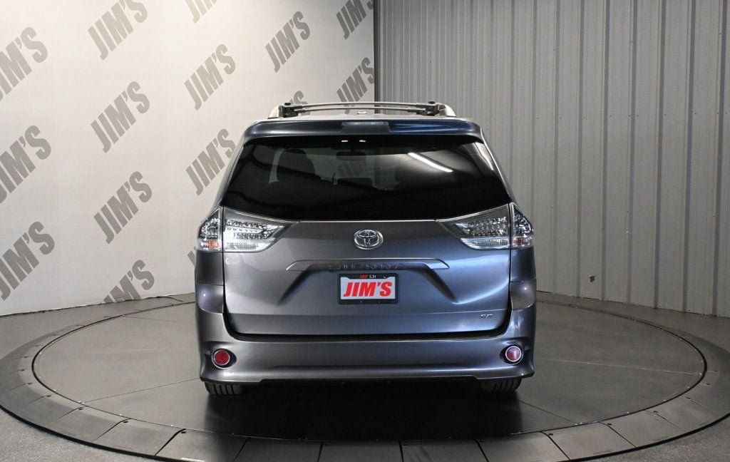 Used 2017 Toyota Sienna SE FWD image 6