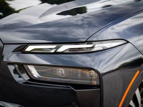 Used 2023 BMW X7 xDrive40i w/ Executive Package image 4