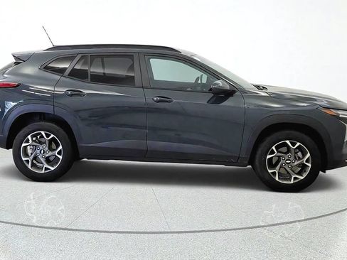 Used 2025 Chevrolet Trax LT w/ Driver Confidence Package FWD image 10