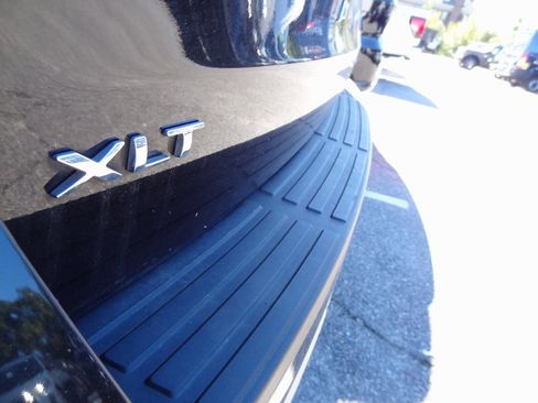 Certified 2024 Ford Expedition XLT image 5