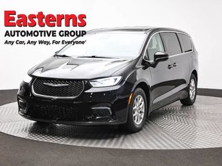 Used 2023 Chrysler Pacifica Touring-L FWD video 1