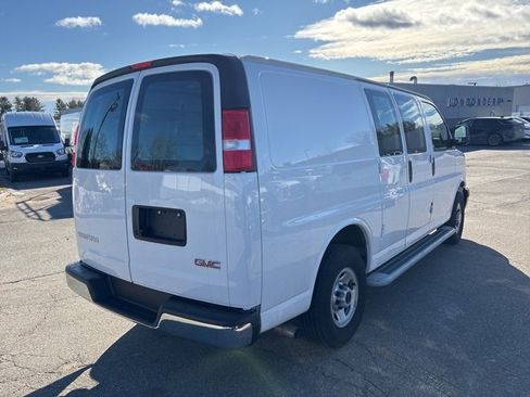 Used 2024 GMC Savana 2500 w/ Driver Convenience Package image 3