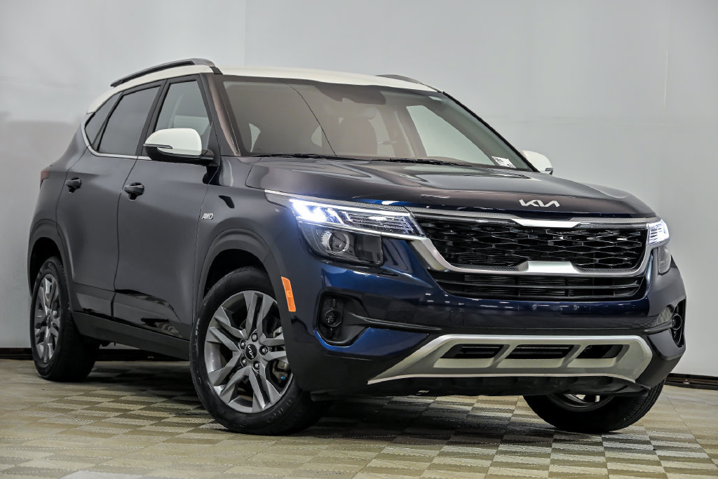 Used 2023 Kia Seltos S w/ Navigation Package AWD/4WD image 1