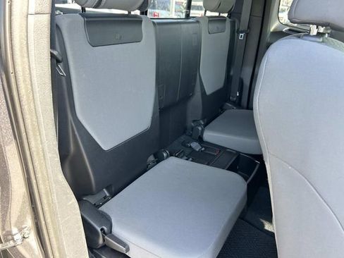 Used 2016 Toyota Tacoma SR5 image 26