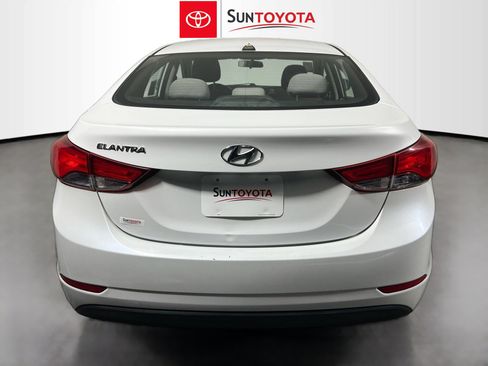 Used 2016 Hyundai Elantra SE image 5