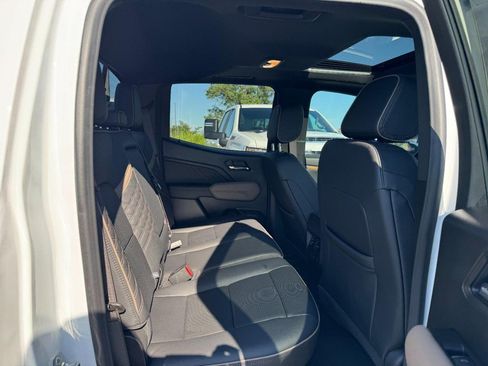 Certified 2025 GMC Canyon Denali AWD/4WD image 10