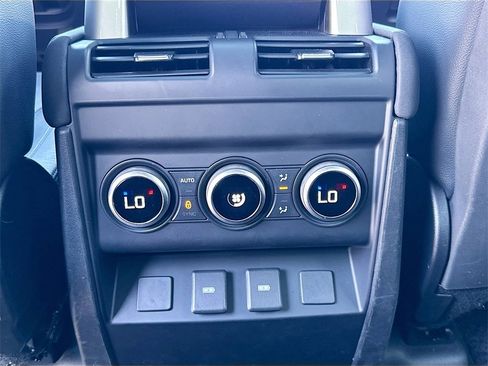Used 2023 Land Rover Defender 130 SE image 28
