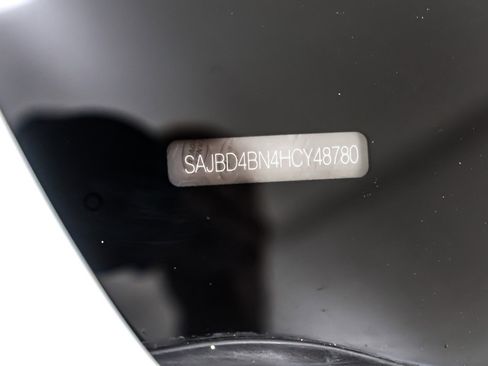 Used 2017 Jaguar XF Premium image 25