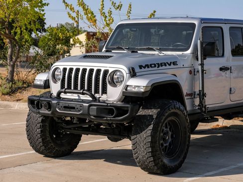 Used 2023 Jeep Gladiator Mojave AWD/4WD image 7