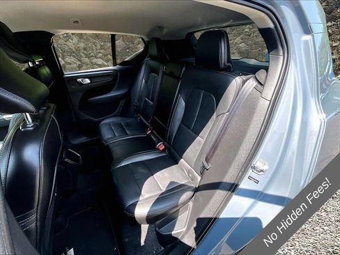 Used 2021 Volvo XC40 T4 Momentum FWD image 22