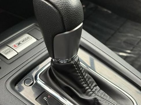 Used 2017 Subaru Forester 2.5i Touring AWD/4WD image 28