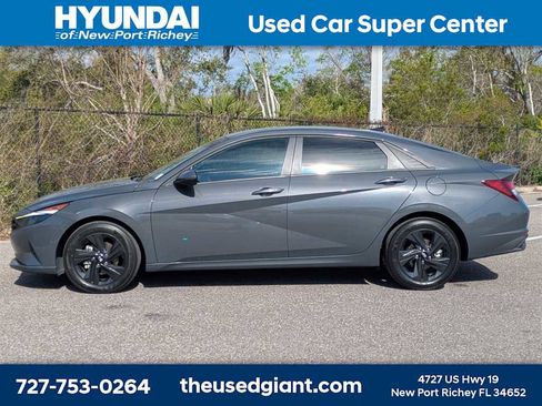Used 2023 Hyundai Elantra SEL image 2