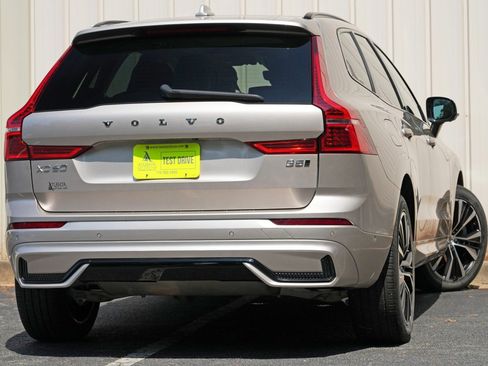 Used 2023 Volvo XC60 B5 Plus AWD/4WD image 4