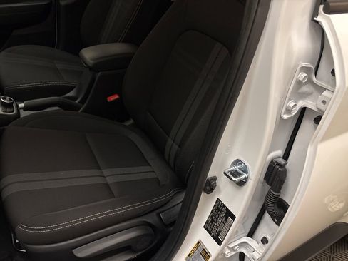 Certified 2025 Hyundai Venue SEL image 11