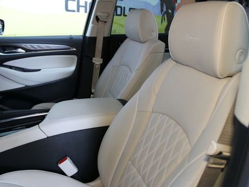 Used 2023 Buick Enclave Avenir w/ Avenir Technology Package AWD/4WD image 21