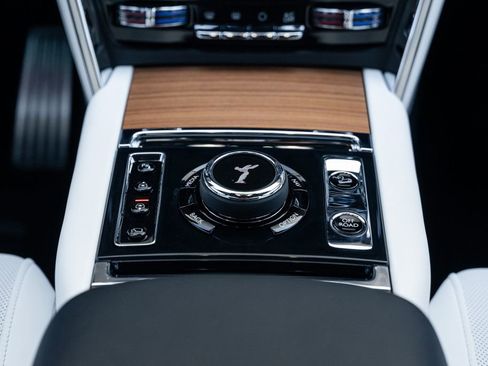 Used 2022 Rolls-Royce Cullinan image 31