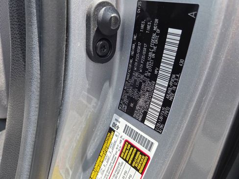Used 2025 Toyota Sienna LE FWD image 17