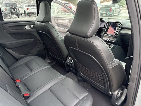 Certified 2025 Volvo XC40 B5 Core image 37